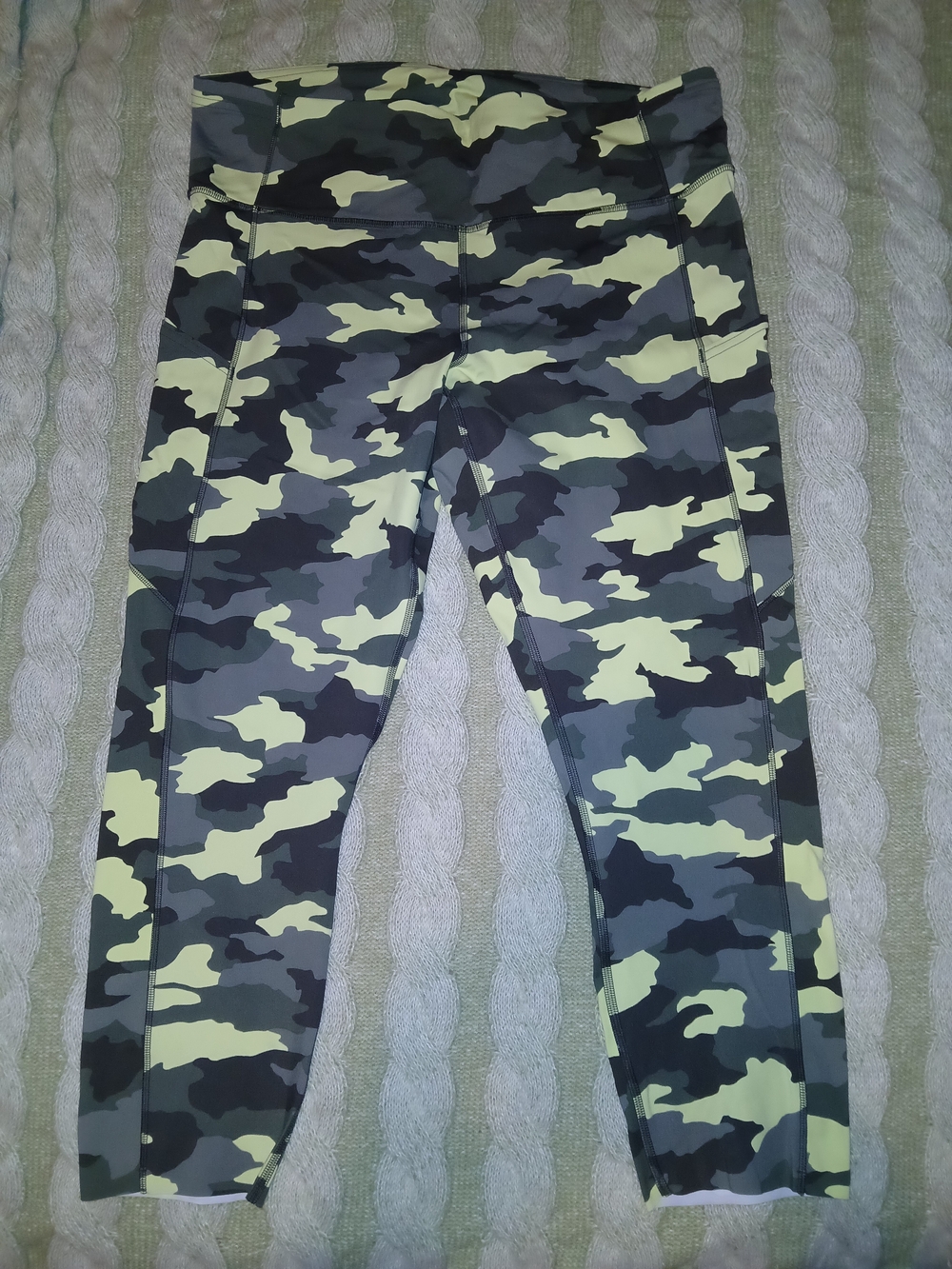 NWOT Lululemon Leggings - Size 14 - 23" Inseam - Green Camouflage - Picture 2 of 7